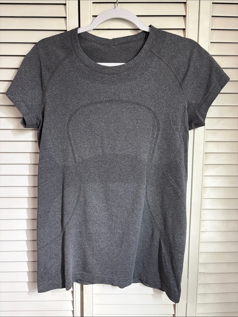Lululemon Size 10 Swiftly Tech Short Sleeve Shirt Top Gray Fitted Women’s